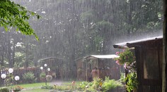 Dážď v prvý prázdninový mesiac lámal 100-ročné rekordy