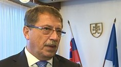 Paška vraj potichu pridal za stráženie pol milióna eur