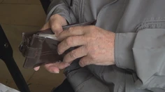 Dostávajú menej. Najchudobnejší dôchodcovia prišli o časť sociálnej dávky