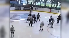 Hráčov vraj posiela na ľad, aby „rezali“ súperov. Česko šokuje správanie trénera detí aj nevídaný moment