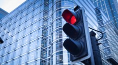 Odborníci: Koniec semaforom, škodia ekonomike