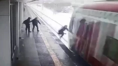 VIDEO: Momenty plné strachu. Chlapec (18) v Rusku spadol pod idúci vlak, stáli pri ňom všetci svätí