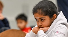 Nemá ani desať, no súperky proti nej nechcú hrať. Šachový „zázrak“ čelí rasistickým útokom