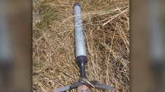 Na Záhorí neďaleko diaľnice našli raketu. Pyrotechnik potvrdil, že ide o nebezpečnú výbušninu