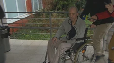 Invalidný tyran čelí súdu. Obvinili ho zo zabitia manželky, on vinu odmieta