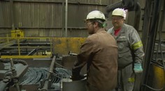 Oceliareň 230 zamestnancom omylom poslala na účty po 30-tisíc eur