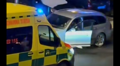 Video, ktoré pobúrilo Čechov: Vodič blokoval húkajúcu sanitku, do auta kráčal, akoby sa nič nedialo