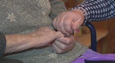 Veľké zmeny pre mnohé rodiny so seniormi či zdravotne znevýhodnenými. Štát chce posielať peniaze priamo odkázaným