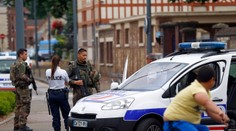 Na Francúzskej riviére zmarili útoky na školy aj štadióny