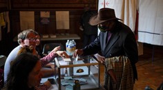 Macron alebo Le Penová: Francúzi si volia prezidenta