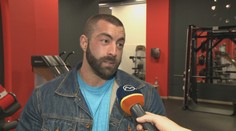 Hoci sú v čiernej farbe, v topoľčianskom fitnescentre sa cvičí naďalej. Majiteľ to zdôvodnil takto