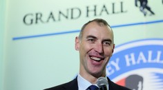 S hokejom začal neskoro, jeho výška mala byť prekážkou. Chára bol nezlomný, spomína jeho otec