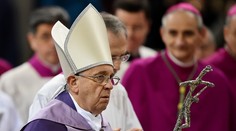 Pápež František prijal popolec od kardinála Tomka