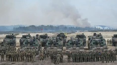 NATO pripravuje gigantické vojenské manévre. Fiktívny nepriateľ bol vytvorený podľa vzoru koalície vedenej Ruskom