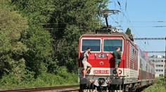 Dvom mladíkom hrozí mastná pokuta. V Bratislave sa viezli na nárazníkoch vlaku