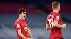 Manchester United zdolal v mestskom derby City 2:0 a znížil stratu