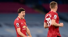 Manchester United zdolal v mestskom derby City 2:0 a znížil stratu
