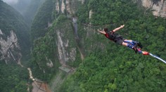 Pád do 300-metrovej hlbočiny. Taký je najvyšší skok na svete
