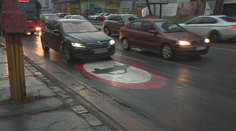 Časť vodičov v Bratislave vytrvalo ignoruje fakt, že v bus pruhoch nemajú čo robiť