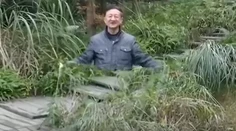 VIDEO: Číňan opantal internet neviditeľným plášťom. Ide o realitu alebo dokonalý podvod?
