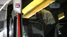 Polícia zadržala po útoku na autobus Lyonu viacero ľudí. Pred zrušením duelu prišlo aj k ďalším incidentom