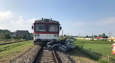Pri zrážke vlaku s automobilom v Bánovciach nad Bebravou vyhasol ľudský život