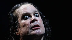 Výstredné správanie, boj so závislosťami a nezameniteľná pódiová aura. To bol Ozzy Osbourne