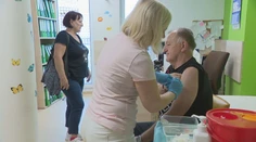 Ministerstvo zdravotníctva spustilo ďalšiu vlnu očkovania. Nová vakcína chráni pred omikronom