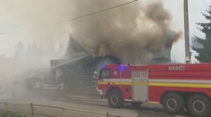 Veľký požiar v Jarovniciach: Plamene obkľúčili mäsiareň, dym bolo vidieť na kilometre