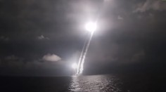 VIDEO: Ruská armáda ukázala silu. Jadrová ponorka prvýkrát vypálila salvu rakiet