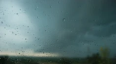 Predpoveď je mimoriadne neistá. Slovensko môžu zasiahnuť intenzívne búrky aj lejak