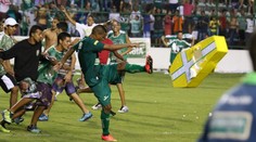 VIDEO: Obrovská bitka v Brazílii. Hráči aj fanúšikovia sa mlátili hlava nehlava