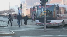 Ženu na priechode v Nitre zrazilo nákladné auto, semafor obom ukazoval zelenú