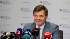 Minister Plavčan sa po otázke či odstúpi iba zasmial
