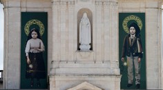 Jacinta a Francisco, ktorým sa mala zjaviť Panna Mária, sú svätí