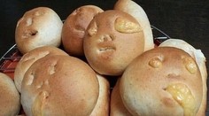 FOTO: Pandémia nahnala ľudí do kuchýň. Takto to môže dopadnúť, keď niekto pečie prvýkrát