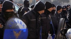 Škandál v Turecku: Odvolali 350 policajtov pre podozrenie z korupcie