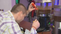 Nevidiaci olympijský víťaz si otvoril čokoládovňu