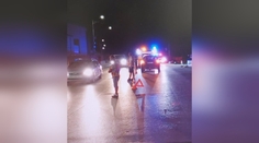 Smrteľná nehoda na Orave. Auto zrazilo chodca (†55) mimo priechod, zomrel v nemocnici