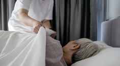 Dôchodkyňa sa stala obeťou bizarného omylu. Po prepustení z nemocnice skončila v cudzej rodine