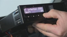 Nová povinnosť pre vodičov. Tisíce vozidiel budú musieť mať zariadenie, ktoré poznáme z kamiónov či autobusov