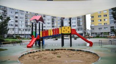 Aj vaše deti by mali mať v pieskoviskách a na hojdačkách dvojmetrové rozostupy