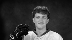 Tragédia priamo na ľade. Mladý hokejista skolaboval, zachrániť sa ho nepodarilo