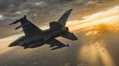 Mal len štyri strely, no „ulovil“ šesť rakiet. Pilot opísal, ako prebieha boj ukrajinských F-16 s ruskými raketami