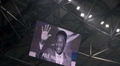 Odišiel kráľ. Svetové futbalové osobnosti posielajú Pelému odkazy do neba