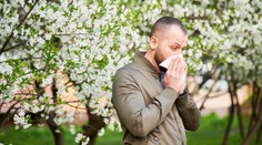 Jar trápi alergikov. Niektoré potraviny môžu zhoršiť príznaky