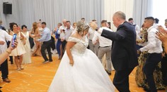 Bašavel s prezidentom: Andrej Kiska to roztočil na rómskej svadbe