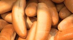 Zákon umožňuje obchodom predávať rožky po rozmrazení. Zisťovali sme, či to aj robia