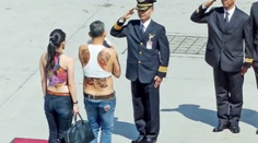 Do Nemecka priletel korunný princ. Z jeho outfitu boli všetci zhrození