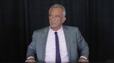 Kennedy spochybnil bezpečnosť mRNA vakcín a oznámil zrušenie zmlúv na ich vývoj